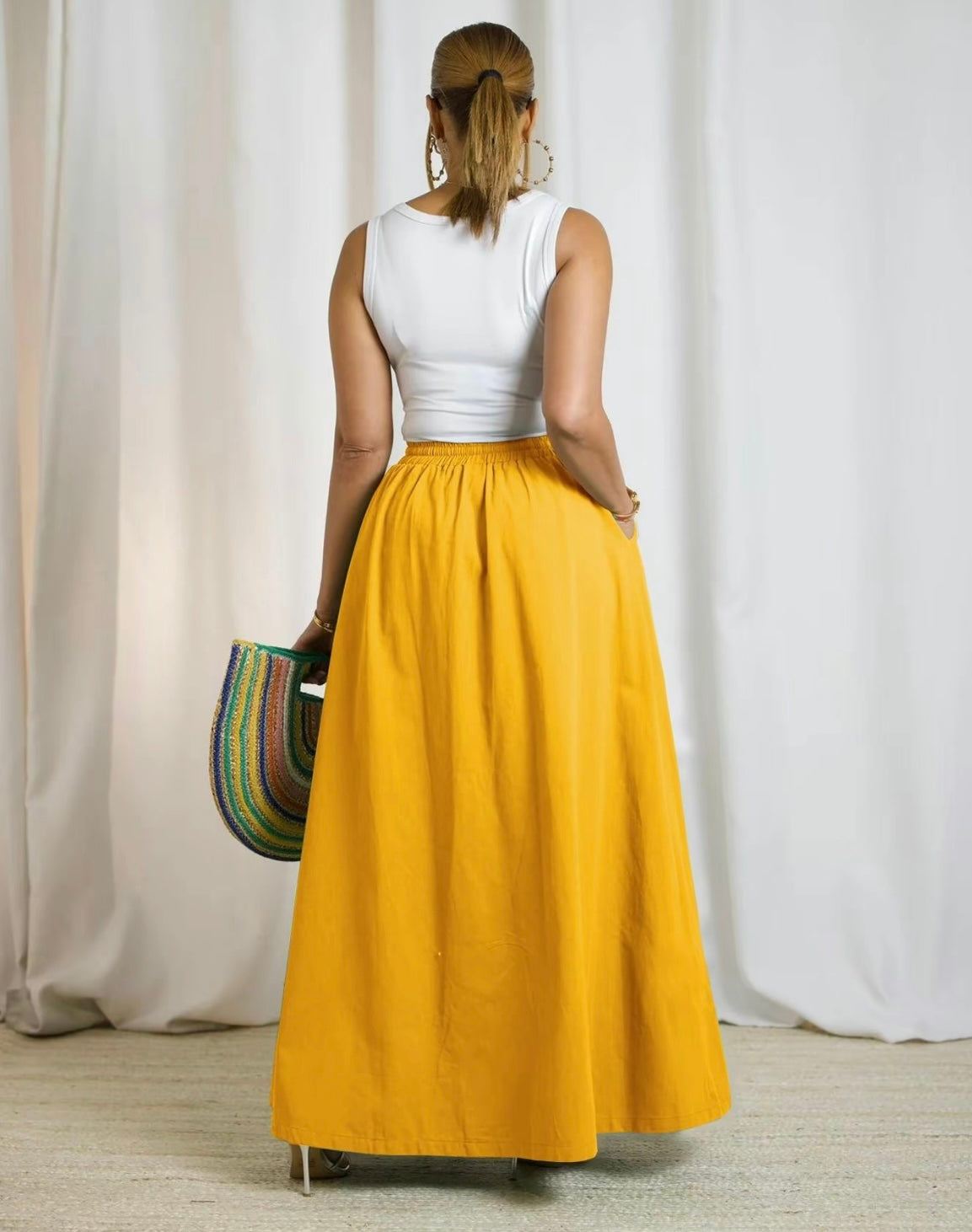 Golden skirt with pockets