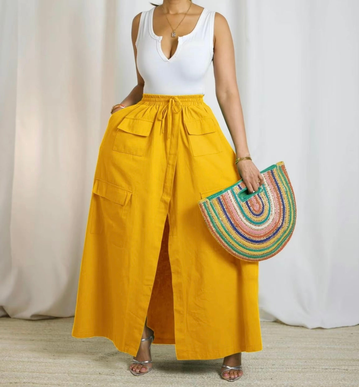 Golden skirt with pockets