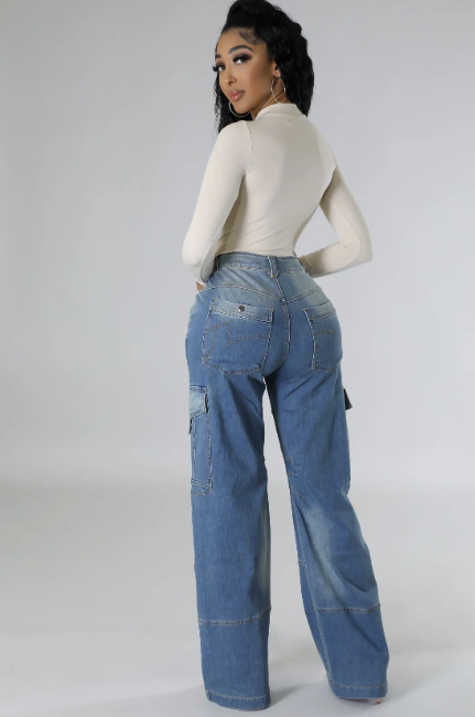 Women's High-Waisted Wide Leg Cargo Jeans - Medium Wash Utility Denim