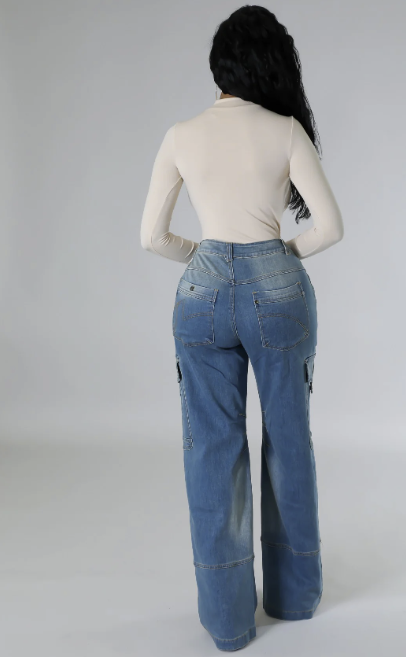 Women's High-Waisted Wide Leg Cargo Jeans - Medium Wash Utility Denim